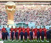 국가 제창 거부한 이란 대표팀... “세계서 가장 용감한 팀”