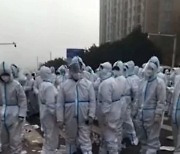 “상여금 달라” 中 폭스콘 공장서 1000명 시위