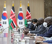 尹, 케냐 대통령과 정상회담서 “에너지·방산 사업에 韓 기업 참여” 요청(종합)