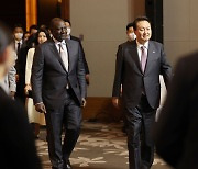 尹 “아프리카와 FTA 추진… 2024년 특별 정상회의”