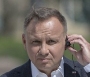 "나 마크롱인데"…폴란드 대통령, 러 장난전화에 속아