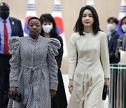 김건희 여사, 케냐 대통령 부인과 환담…“한국 발전의 비결은 부지런함과 교육열”