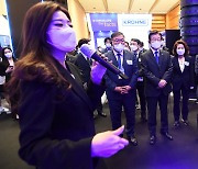 '삼성전자' 찾은 민주당… “핵심기술 반도체 경쟁력 지켜달라”