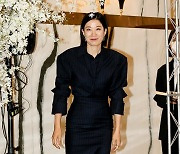 [포토] 전혜진, '어깨라인 돋보이는 패션'