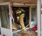 원주 신평리 주택서 가스통 폭발 추정 화재… 70대 노인 화상