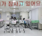 초저출산 국가보다 더 안 낳는다…한국 출산율 또 '0.7명' [강진규의 데이터너머]