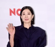 [포토] 전혜진, '품위있는 손인사'