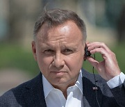 폴란드 대통령, 마크롱 사칭 러시아인에 낚여 7분30초간 전화통화
