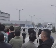 “못 살겠다” 대탈출 폭스콘…이젠 집단시위