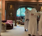 사우디 승리에 기쁨 만끽한 빈 살만 왕세자…가족과 TV중계보며 환호