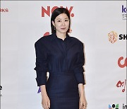 전혜진, '헌트'로 여우조연상 "이정재 감독에게 영광을" [제42회 영평상]
