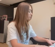 ‘이병헌♥’ 이민정, 못하는 게 뭐야? 피아노 실력도 수준급 “성악 전공 맞네”