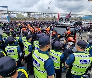 울산경찰청, 화물연대 총파업 불법행위 엄정대응 방침
