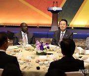 한국-케냐 정상 부부, 아프리카 대사단 초청 만찬