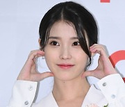 아이유,'예쁜 얼굴 하트' [사진]