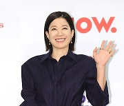 [포토] 전혜진 '반가운 손인사'