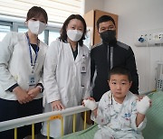 [사일사] 손가락 붙은 채 태어난 몽골 소년, 인천시 도움으로 수술 성공