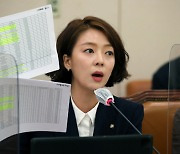 'MBC 출신' 배현진 "슬리퍼 사태' 착잡···언론자유 언급 말라"
