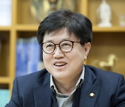 與, 세제협상 난항에 기재위에 'KDI 출신' 유경준 투입