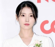 "받아본 상 중 가장 떨려"..'브로커' 이지은, 벌써 신인상 2관왕 [스타이슈]