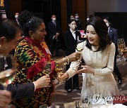 아프리카 대사단 초청 만찬 참석한 김건희 여사
