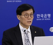 [포토]기자간담회 갖는 이창용 한국은행 총재