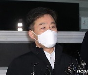 '대장동 핵심 인물' 김만배, 석방