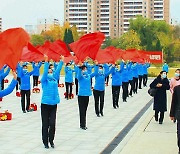 북한, '출근길 선전선동' 의미 부각…"신심 넘치는 아침"