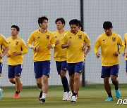 독일전 앞둔 일본 대표팀, 노란 유니폼 입고 훈련 전념