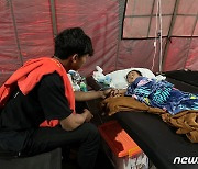 인니 지진 사흘 만에 발견된 6세 남아…탈수 치료