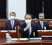 국정원, 국회 정보위 전체회의 출석