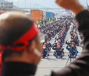 화물연대 총파업 첫날 인천 노동자 80% 가까이 동참…물류차질 불가피