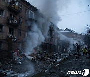 러시아 포격으로 폐허가 된 우크라이나 민간인 거주지역
