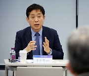 창업지원기관 '마포프론트원' 찾은 김주현 금융위원장