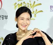 [포토]하트 만들어 보이는 뮤지컬 배우 김선영