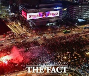 [월드컵 사진관] '대망의 우루과이전'...광화문에 가득찬 '붉은악마 응원단'