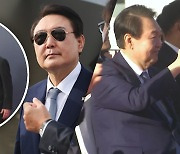 '바이든 선글라스' 쓴 尹 방산 현장에..."방산수출, 경제이자 안보"