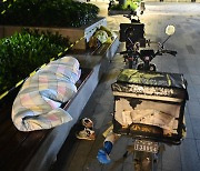 ‘코로나 노숙자’ 양산하는 중국…광저우선 다리 밑, 지하도에 살림 차려