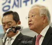 손경식 경총 회장, '경제위기 극복위한' 공동성명