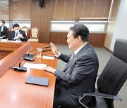 尹 “테슬라, 한국 투자를” 머스크 “최우선 후보지”