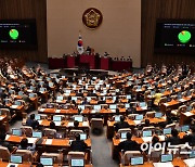 [포토]'이태원 참사' 국정조사 계획서 본회의 통과