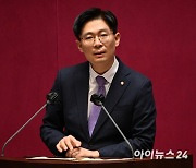 [포토]이태원 참사 국조특위 반대 토론하는 조정훈 의원