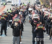 “안전운임 일몰제 폐지·차종 확대”…광주·전남 4000여명 무기한 파업 돌입[화물연대 파업]