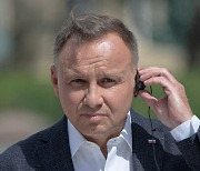 “전쟁 바라지 않아” 러 장난전화 속은 폴란드 대통령