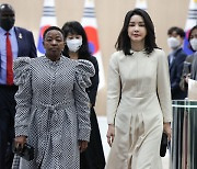 김건희 여사, 케냐 영부인 만나…“한국 발전 비결은 부지런함과 교육열”