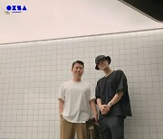 ‘가요계 선후배’ 이현우X젤로 녹음실 인증샷 공개…훈훈