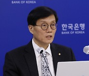 기자간담회 하는 이창용 한국은행 총재