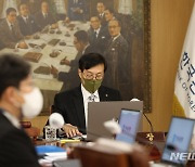 이창용 "최종금리 3.5%가 대다수…금리인하 논의는 시기상조"(종합)