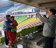 "16강 가자! 대한민국 파이팅"…수원월드컵경기장 응원 열기 '후끈'