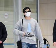 BTS RM, '모자는 뒤로 쓰는 꾸러기 패션' [사진]